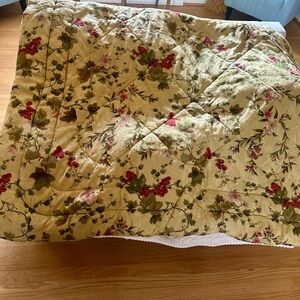 Waverly  VINTAGE floral Chianti twin reversible comforter rose and gold
